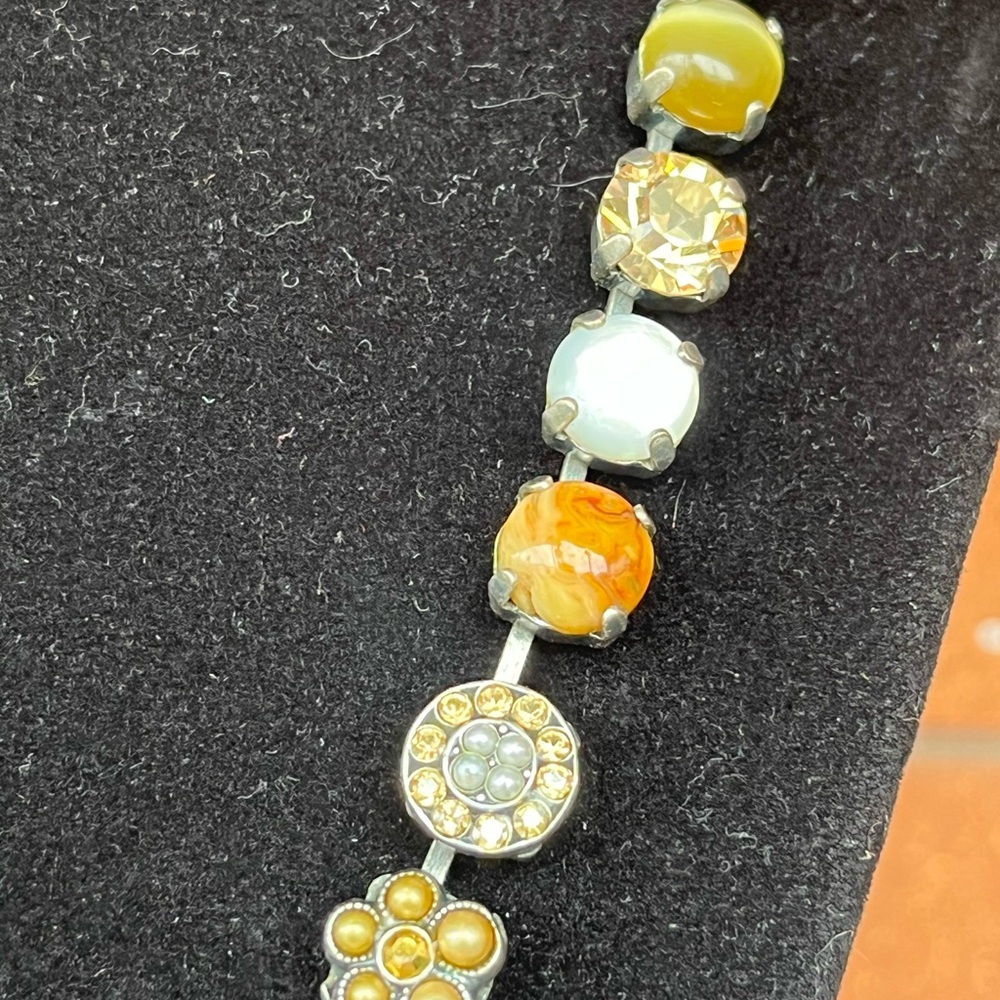 AMARO Designer Tennis Necklace With Flowers, Faceted Crystal And Natural Stones - Picture 4 of 9
